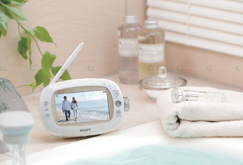 Illustration for article titled Sony's XDV-W600 Portable TV Does Something Like No Other Bravia: Goes Bathing